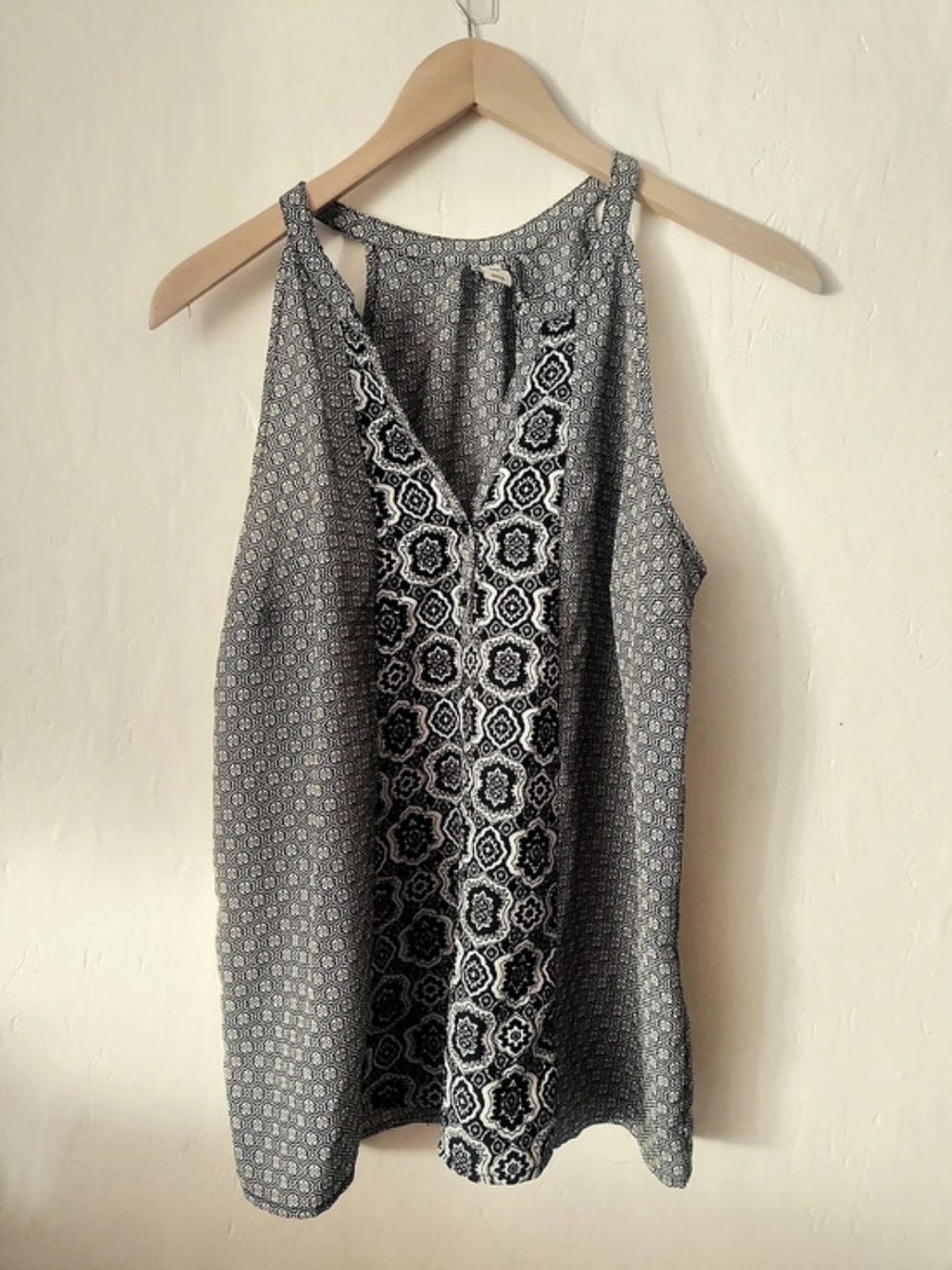 Old Navy Geometric Tank Top in Black & White Size Small Like New